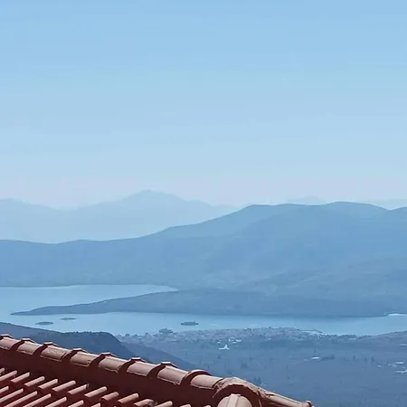 Breathe In - Spacious 3br With View Delphi