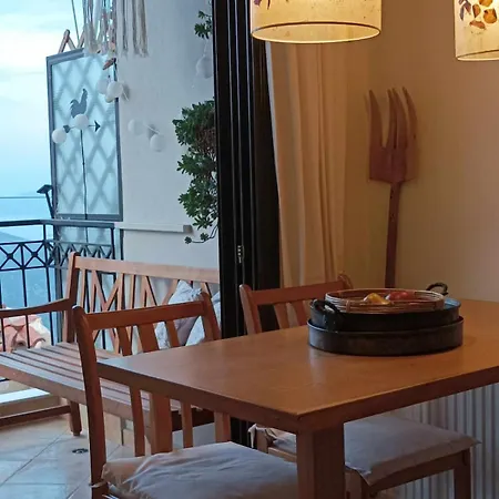 Breathe In - Spacious 3br With View Delphi