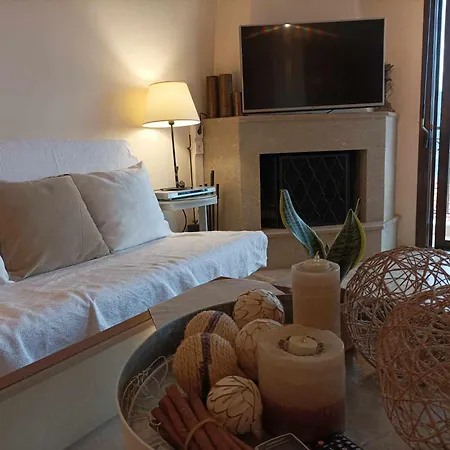 Breathe In - Spacious 3br With View Apartment Delphi