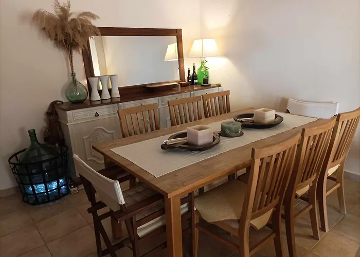 Breathe In - Spacious 3br With View Apartment *