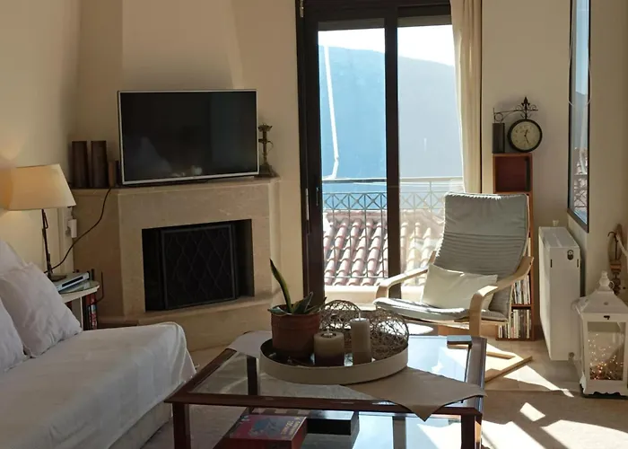 Breathe In - Spacious 3br With View * Delphi